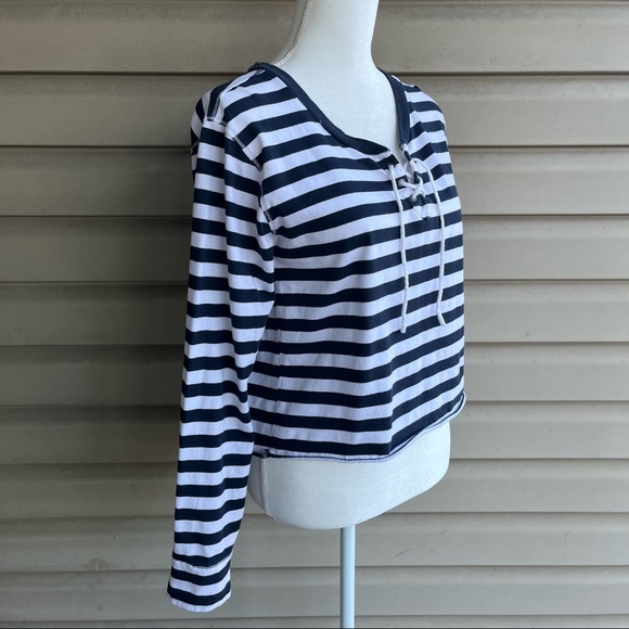 •Hollister• Tie Front Striped Crop Long Sleeve Top - Size Small - Picture 4 of 7